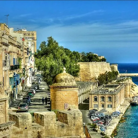 Grand Harbour Loft Apartment