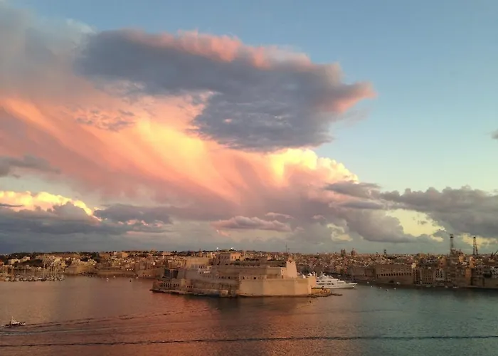 Grand Harbour Loft * Valletta